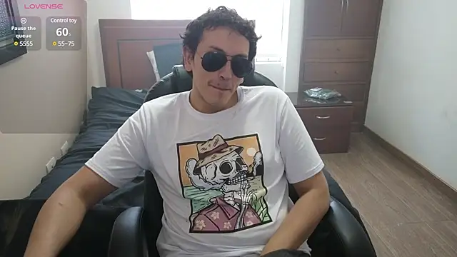 Snapshot of hardaftercum chatting on March 18, 4:37 pm hardaftercum online show from March 18, 4:37 pm