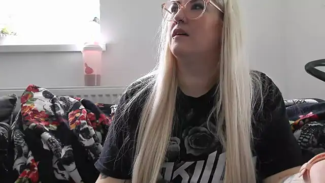 Sizzling Indie36 online show from October 9, 10:02 am