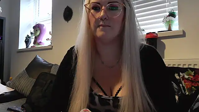 Sizzling Indie36 online show from October 13, 3:34 pm