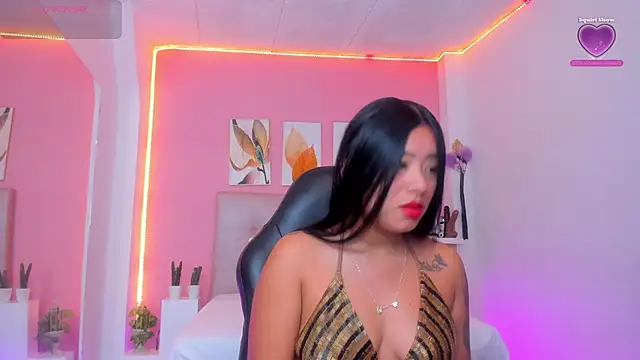 Snapshot of Molly_h0t chatting on November 1, 12:29 pm Molly h0t online show from November 1, 12:29 pm