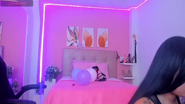 Snapshot of Molly_h0t chatting on November 25, 12:27 pm Molly h0t online show from November 25, 12:27 pm