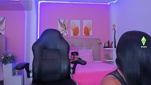 Snapshot of Molly_h0t chatting on December 5, 12:25 pm Molly h0t online show from December 5, 12:25 pm