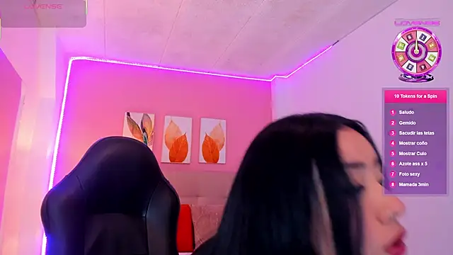 Snapshot of Molly_h0t chatting on February 2, 12:26 pm Molly h0t online show from February 2, 12:26 pm