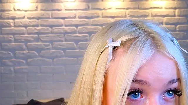 minigirl online show from March 18, 4:04 am