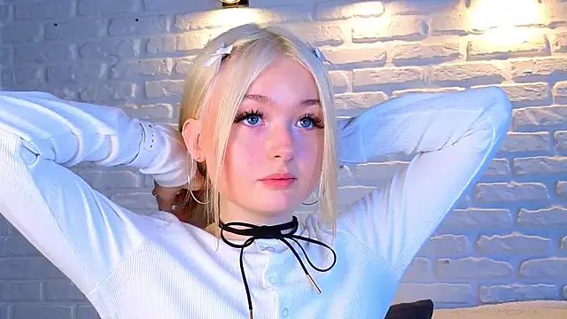 minigirl online show from March 18, 7:08 am