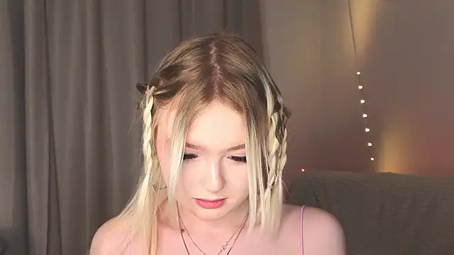 minigirl online show from February 2, 4:06 pm