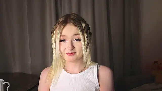 minigirl online show from February 5, 2:11 pm