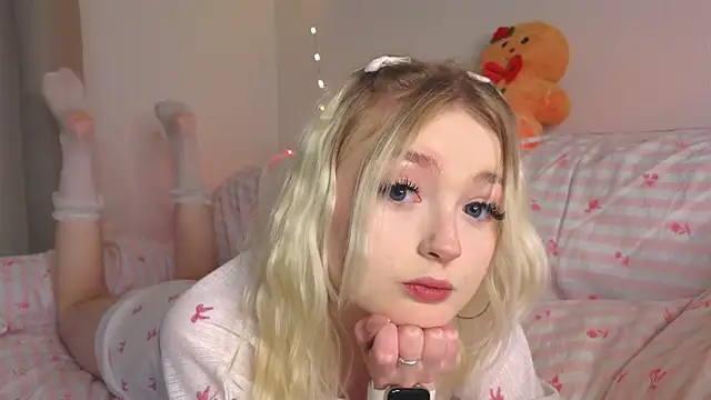 minigirl online show from February 7, 4:11 pm