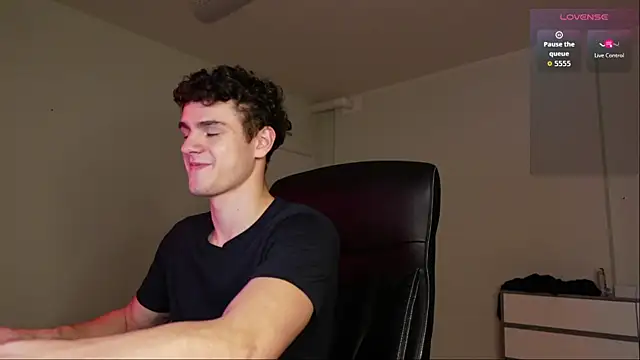 Snapshot of Brad_Holloway chatting on October 26, 8:37 pm Brad Holloway online show from October 26, 8:37 pm