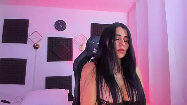 hannarusso online show from December 1, 8:58 pm