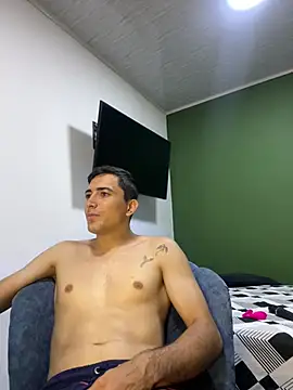 pareja curiosa19 online show from July 3, 1:23 am