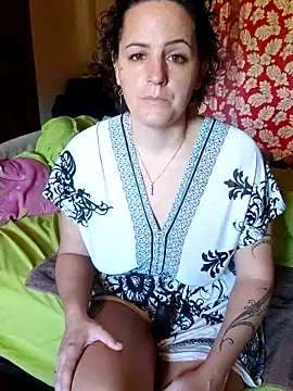 Snapshot of emiliemilf chatting on June 14, 8:11 pm emiliemilf online show from June 14, 8:11 pm