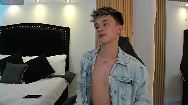 LiamWildx20 online show from May 12, 9:23 pm