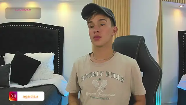 LiamWildx20 online show from May 15, 10:28 pm