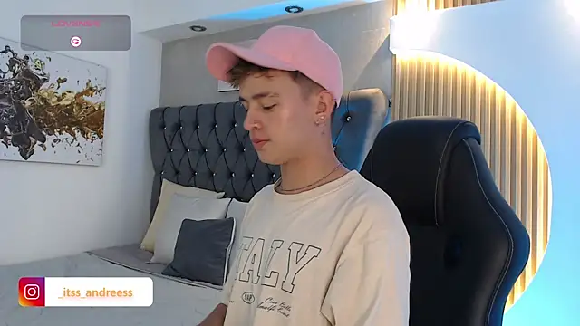 Snapshot of LiamWildx20 chatting on July 2, 4:35 pm LiamWildx20 online show from July 2, 4:35 pm
