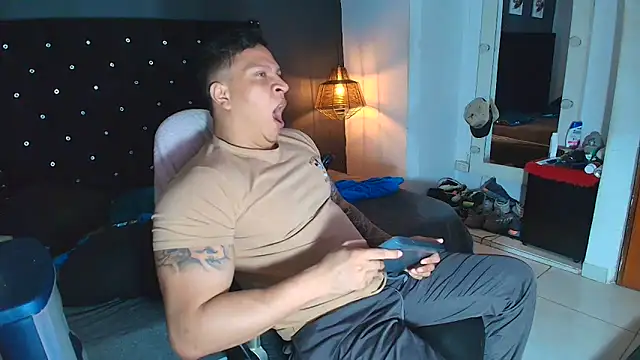 ethan dalton  online show from December 15, 3:44 am