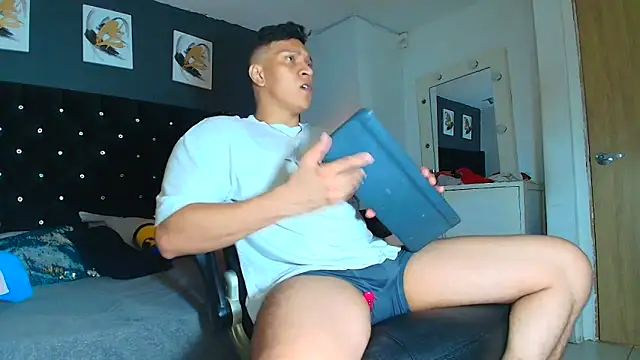 ethan dalton  online show from May 11, 3:01 am