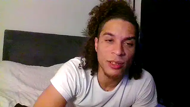 Snapshot of shurthingx chatting on May 18, 4:07 am shurthingx online show from May 18, 4:07 am