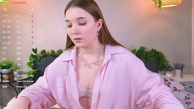 Snapshot of ConstanceHelms chatting on November 6, 6:14 am ConstanceHelms online show from November 6, 6:14 am