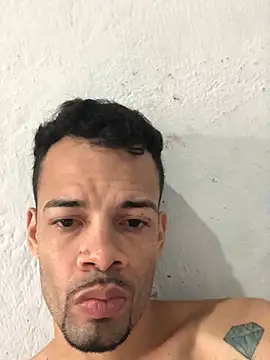 Snapshot of HenriquePhn chatting on June 26, 11:36 am HenriquePhn online show from June 26, 11:36 am
