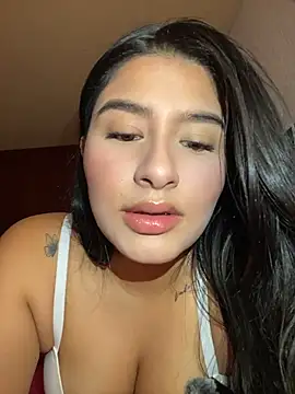 andrea gomes  online show from May 17, 6:22 am