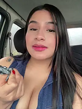 andrea gomes  online show from July 4, 12:00 pm