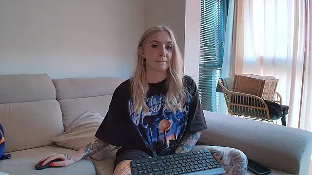 tattoobbgirl online show from May 13, 6:27 pm