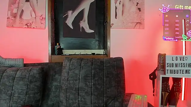  LuanaDabbraccio online show from October 3, 10:51 pm