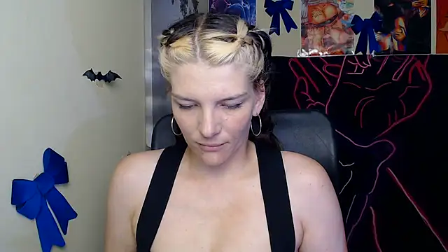 Snapshot of VanessaRey_ chatting on June 25, 7:02 am VanessaRey online show from June 25, 7:02 am