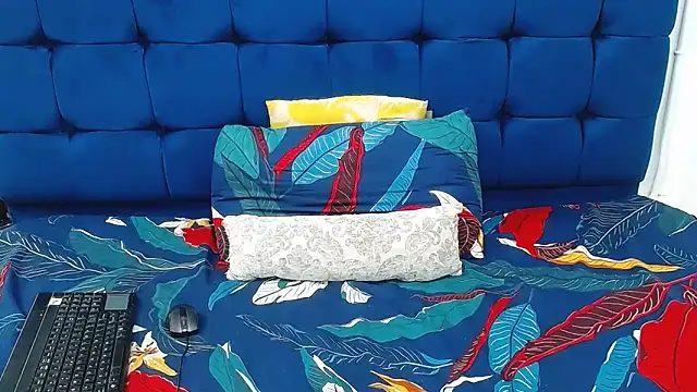 Snapshot of AriesCake chatting on February 20, 7:10 am AriesCake online show from February 20, 7:10 am