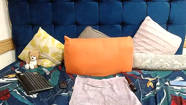 Snapshot of AriesCake chatting on April 21, 2:51 am AriesCake online show from April 21, 2:51 am