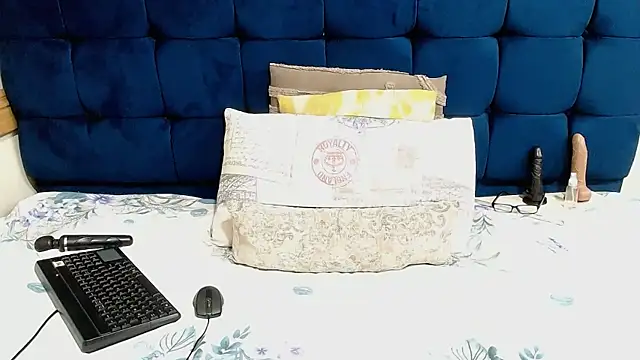Snapshot of AriesCake chatting on May 13, 2:36 pm AriesCake online show from May 13, 2:36 pm