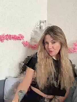 mollygirll online show from October 6, 8:45 am