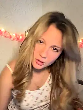 mollygirll online show from October 9, 4:05 pm