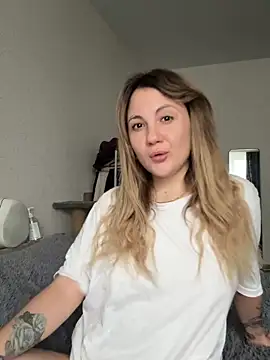 mollygirll online show from November 18, 11:03 am