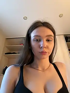 Snapshot of MilaBee chatting on March 22, 12:14 pm MilaBee online show from March 22, 12:14 pm