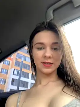 Snapshot of MilaBee chatting on October 2, 8:43 am MilaBee online show from October 2, 8:43 am