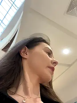 Snapshot of MilaBee chatting on October 6, 8:56 am MilaBee online show from October 6, 8:56 am