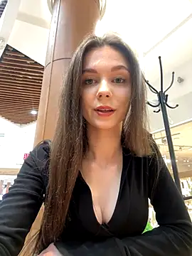 Snapshot of MilaBee chatting on October 16, 6:03 am MilaBee online show from October 16, 6:03 am