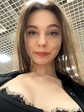 Snapshot of MilaBee chatting on November 1, 10:06 am MilaBee online show from November 1, 10:06 am