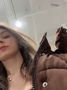 MilaBee online show from November 30, 3:43 am