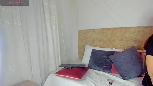 angelinarouse  online show from October 7, 2:42 am