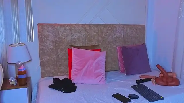 angelinarouse  online show from June 28, 4:07 am