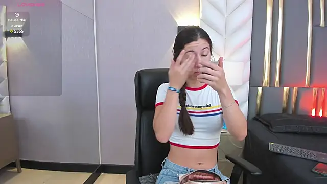 Snapshot of SaraJonness chatting on October 7, 12:13 pm SaraJonness online show from October 7, 12:13 pm