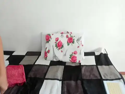 Snapshot of DulceXmile chatting on October 16, 7:04 pm DulceXmile online show from October 16, 7:04 pm