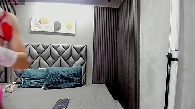 Andrew Taylor09 online show from November 26, 4:24 am