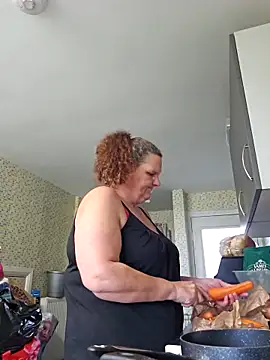 MissQueenBeex online show from November 9, 1:09 pm