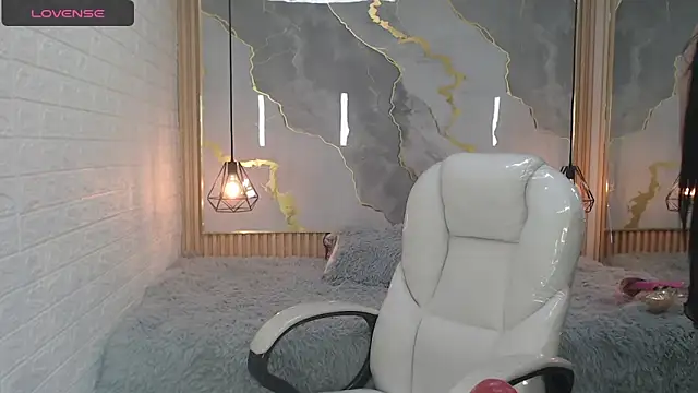 Snapshot of nei_girl chatting on October 14, 1:01 pm nei girl online show from October 14, 1:01 pm