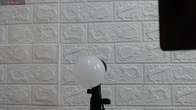 Snapshot of nei_girl chatting on March 13, 12:01 pm nei girl online show from March 13, 12:01 pm