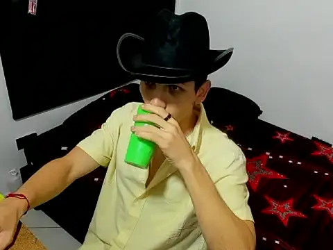 Snapshot of kevinkewman chatting on October 25, 12:23 pm kevinkewman online show from October 25, 12:23 pm